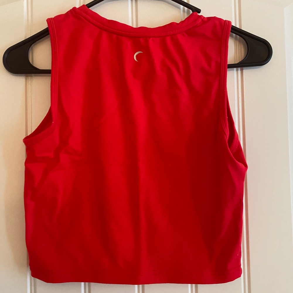 ZYIA crop Red top